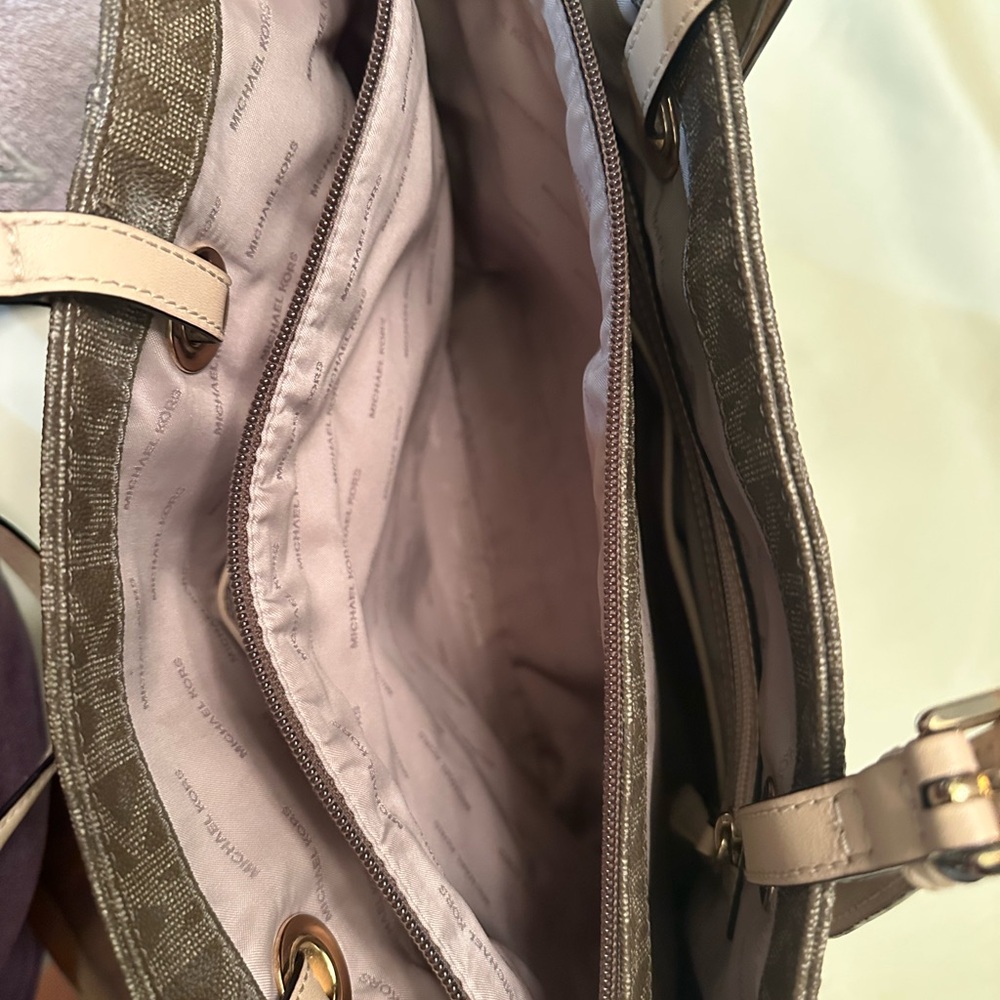 Authentic like new women’s Michael Kors, two tone brown, two strap leather purse - Picture 4 of 8